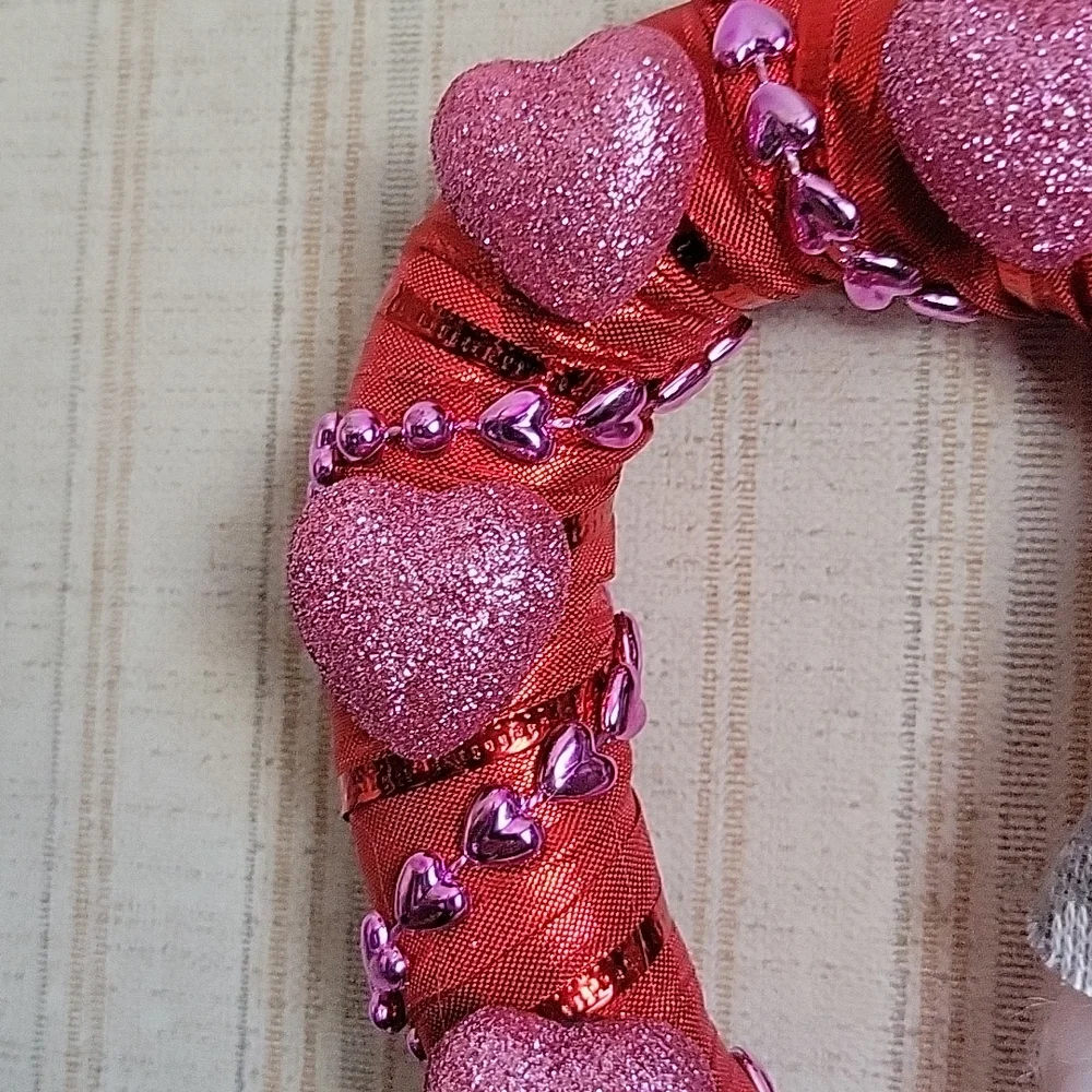 HAND CRAFTED WREATH VALENTINE'S GNOME HEARTS